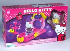 Hello Kitty módní přehlídka